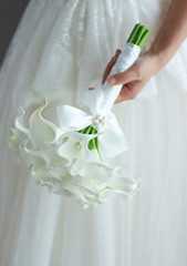 IFFO Bride Holding Flowers, High Simulation Pu Calla Lily Bouquet, and Never Wit