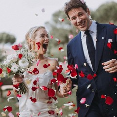 Artificial rose petals romantic bedroom wedding party decor