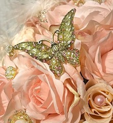 Bridal Bouquet Bride Flowers Floral Roses Pearls Rhinestone Brooch Wedding NEW