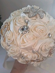 IVORY/CREAM Satin Roses & Diamante Brooch/Rose Gold Brooch; Bridal Bouquet; EUC!