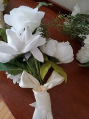 4- Bouquets of Bridesmaid Silk Flowers Wedding White Roses NWOT IVORY SATIN