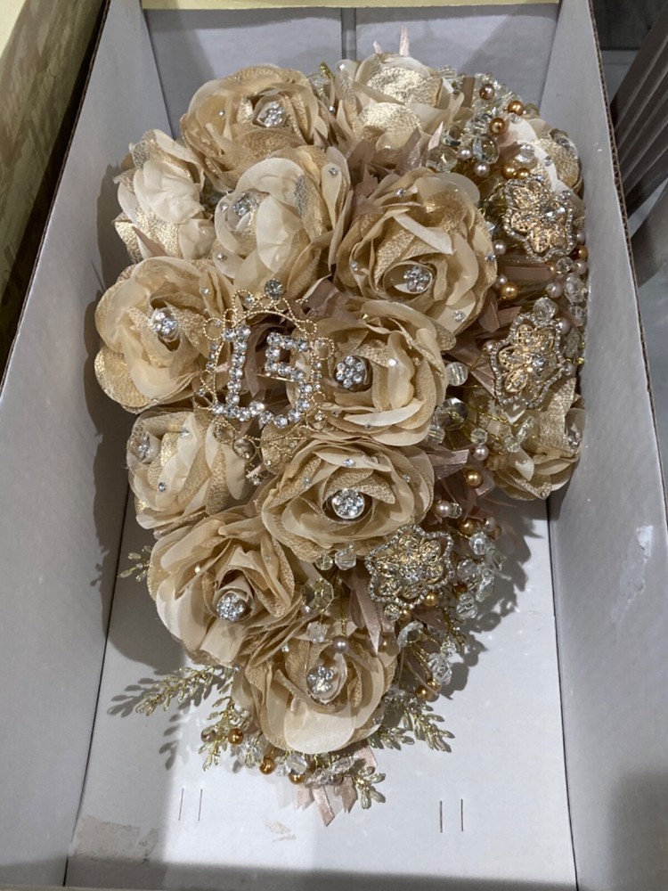 Quinceanera Floral Hand Bouquet – Gold