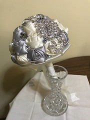 29 WHITE & SILVER SILK ROSES BRIDE WEDDING BOUQUET WITH FUAX DIAMONDS & PEARS