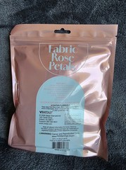 New Vivitar 200ct Valentine’s Day romantic date Fabric Rose Petals Dark red Pink