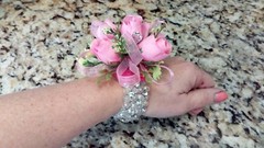 * Wedding / Prom / Formal Beautiful 5 Rose Boutonniere Corsage PINK RED WHITE YE