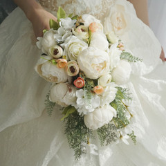 New High-end Simulation Bride Holding Flowers Wedding Photo Waterfall Bouquet