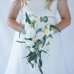 Elegant 11″ White Wedding Bride Bouquet – Realistic Floral Design