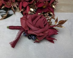 ANSOFI Artificial Floral Red Rose with Gold Leaf Corsage / Boutonniere Set of 6