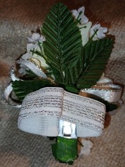 NEW 5″ Artificial Ivory Rose Wrist Corsage W/ Heart Rhinestone Charm Silver Bow