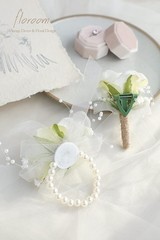 Ivory Rose Wrist Corsage Bracelet Wristlet Band and Men Boutonniere Set for W…