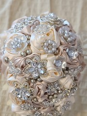 Vintage Style Wedding Bouquet With Broches – BLING