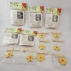 Vtg 13 Packs Mangelsen A-Ray of Petals Star Flower 12 Flowers/Pack Yellow 1979