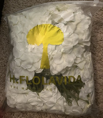 HFLOLAVIDA Artificial White Fabric Rose Wedding Floral Decorations