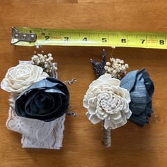 Sola Wood Lot Of 22 Corsages & Boutonnieres Wedding Flowers Wrist Blue & Ivory