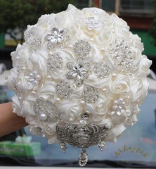 NEW Satin/Brooch Rhinestone Ivory White Flower Floral Wedding Bridesmaid Bouquet