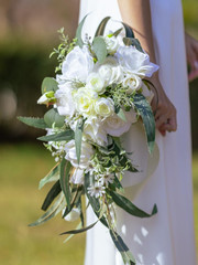Elegant 11″ White Wedding Bride Bouquet – Realistic Floral Design
