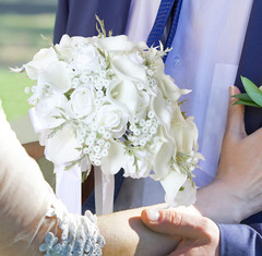 Elegant 11″ White Calla Lily Cascading Bridal Bouquet for Weddings & Showers