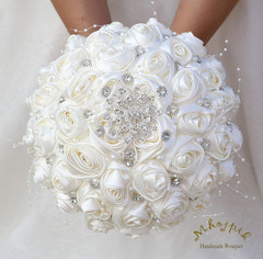 Bridal Wedding Bouquet round Bling Brooch Holding Bouquet Artificial Rose Flower