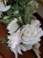 4- Bouquets of Bridesmaid Silk Flowers Wedding White Roses NWOT IVORY SATIN