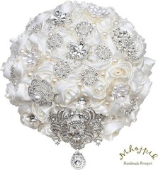 NEW Satin/Brooch Rhinestone Ivory White Flower Floral Wedding Bridesmaid Bouquet