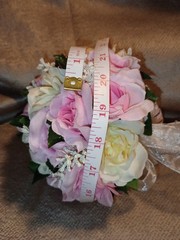 NEW Artificial Pink/Off White Roses Bride/Wedding Round Clutch Bouquet