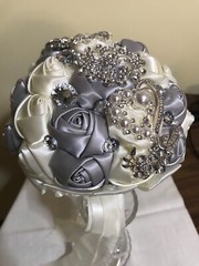 29 WHITE & SILVER SILK ROSES BRIDE WEDDING BOUQUET WITH FUAX DIAMONDS & PEARS