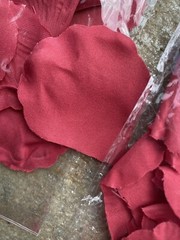 200 Silk Rose Flower Petals Confetti Fake Flowers Engagement Wedding Party Red