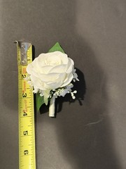 Beautiful And Romantic Ivory Rose And Pearl Wrist Corsage set Of 4 New In Box