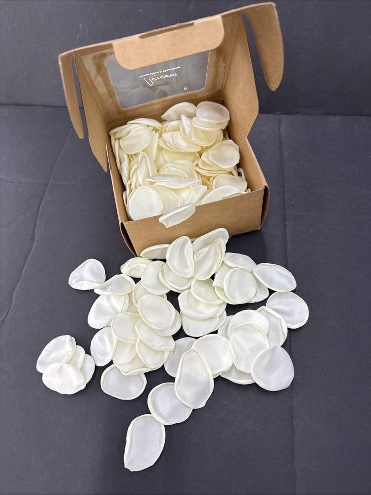 300Pcs Artificial Flowers Silk Fake WhiteRose Petals Flower Girl Scatter Pedals