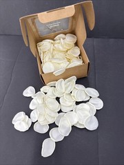 300Pcs Artificial Flowers Silk Fake WhiteRose Petals Flower Girl Scatter Pedals