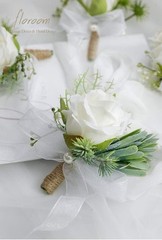 Deluxe Gift Boxed Ivory Rose Boutonnieres – Set of 6 for Elegant Occasions