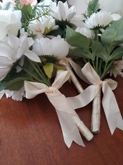 4- Bouquets of Bridesmaid Silk Flowers Wedding White Roses NWOT IVORY SATIN