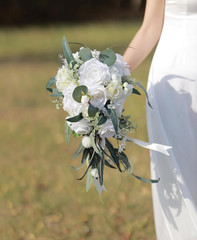 Elegant 11″ White Wedding Bride Bouquet – Realistic Floral Design