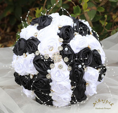 Bridal Wedding Bouquet round Bling Brooch Bouquet Throw Toss Artificial Rose Flo