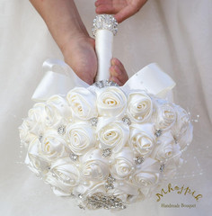 Bridal Wedding Bouquet round Bling Brooch Holding Bouquet Artificial Rose Flower
