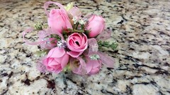 * Wedding / Prom / Formal Beautiful 5 Rose Boutonniere Corsage PINK RED WHITE YE
