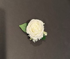 Beautiful And Romantic Ivory Rose And Pearl Wrist Corsage set Of 4 New In Box