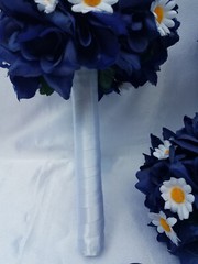 18 Pc. Wedding Bouquet Package, Navy Blue Roses, White Daisies, Wedding Bouquet