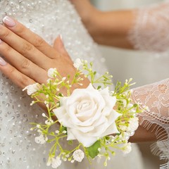Set of 1 Adjustable Reusable Wrist Corsage for Weddings and Engagement Parties