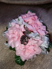NEW 4″ Long Artificial Light Pink Rose Wrist Corsage With Metal Unicorn Charm