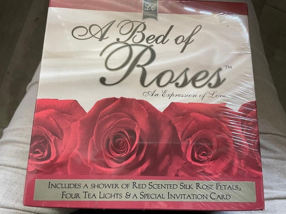 Lover’s Choice A Bed Of Roses Romance Kit Rose Petals, Tea Lights & Invite NEW