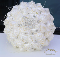 Bridal Wedding Bouquet round Bling Brooch Holding Bouquet Artificial Rose Flower