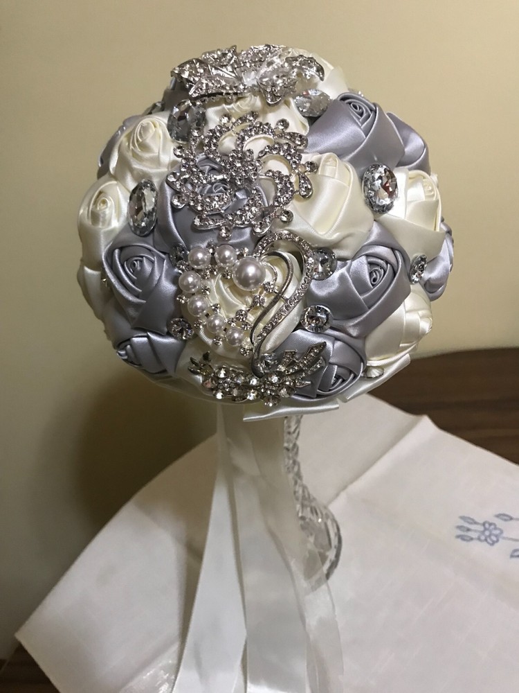 29 WHITE & SILVER SILK ROSES BRIDE WEDDING BOUQUET WITH FUAX DIAMONDS & PEARS