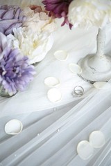 300 Pcs Rose Petals Ivory Faux Silk Flower Petals for Wedding Flower Girl Basket