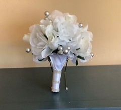 Embellished foam flower bouquet handle/holder