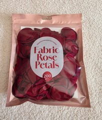 New Vivitar 200ct Valentine’s Day romantic date Fabric Rose Petals Dark red Pink
