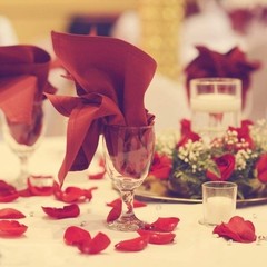 2000Pcs Red Silk Rose Petals for Romantic Wedding & Event Decor