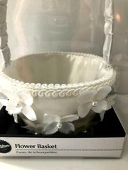 Wilton Wedding Flower Basket with Flowers – New in Box