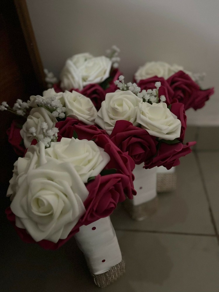 BRIDESMAID OR BRIDES BOUQUET. 