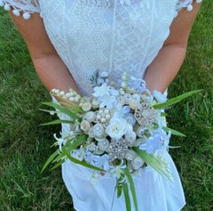 White Button & Brooch Bridal Bouquet – Lovely, Elegant & Romantic